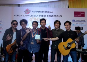 Band d'Masiv saat loncing album ke empat "Hidup Lebih Indah"