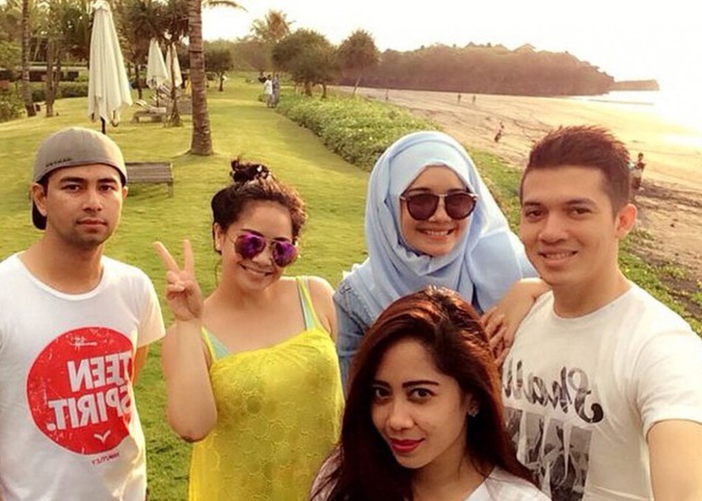 raffi ahmad dan nagita slavina saat berlibur di bali bareng zaskia sungkar dan irwansyah/instagram @irwansyah