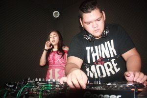 Dj Ray Bash dan Manda Cello saat latihan bersama