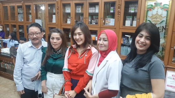 Queen Plastic Surgery Jadi Clinic Favorit Perawatan Kecantikan Para Selebritis VID_20230204_130548.mp4.00_00_05_02.Still001