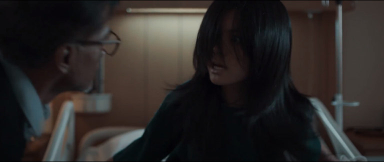 Yoriko Angeline Kesurupan di Film Kutukan Peti Mati Yoriko Angeline Kesurupa