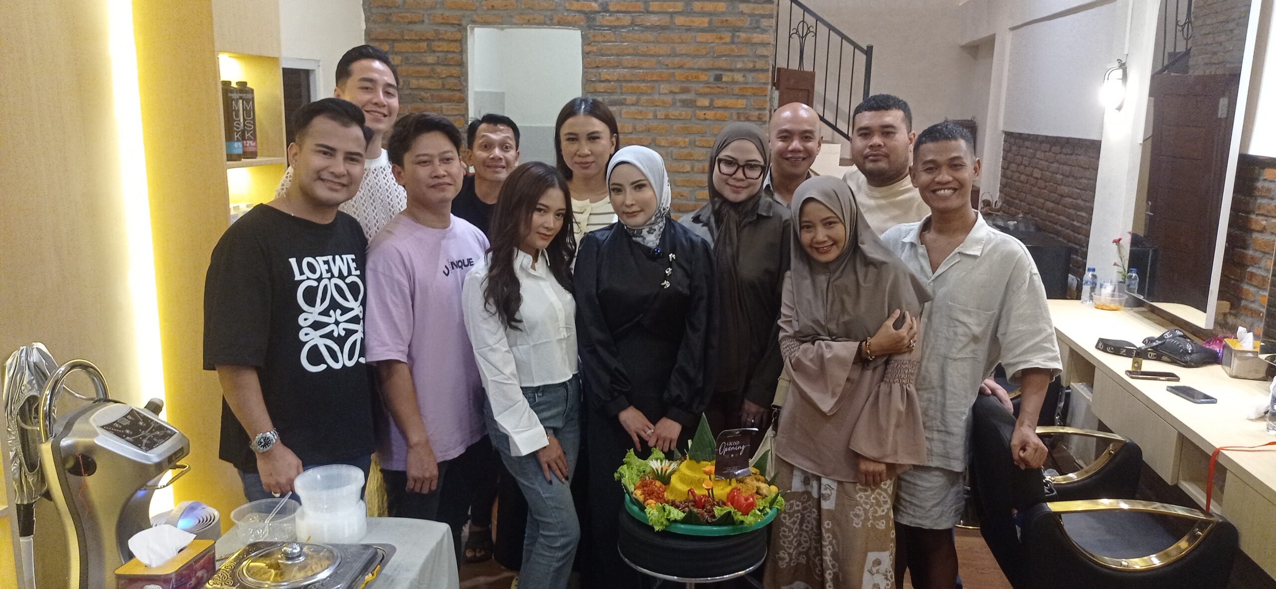 Dari Kontroversi ke Kreativitas: Ayu Aulia Bangun “Salon Keikhlasan” di Kemang IMG 20251018 202232 scaled