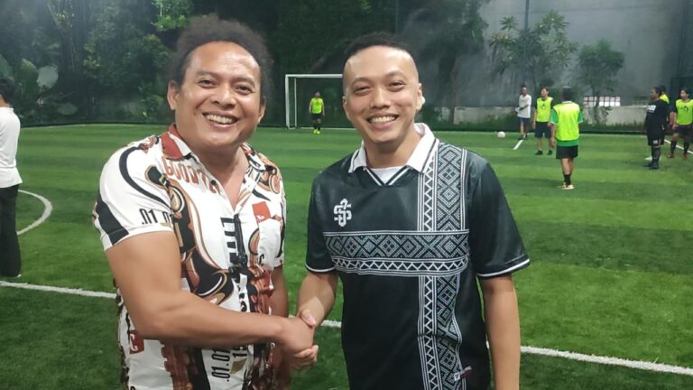 Jurnalis Infotainment dan Pengacara Saling Eratkan Silaturahmi Lewat Mini Soccer Deolipa Yumara & Sadrakh