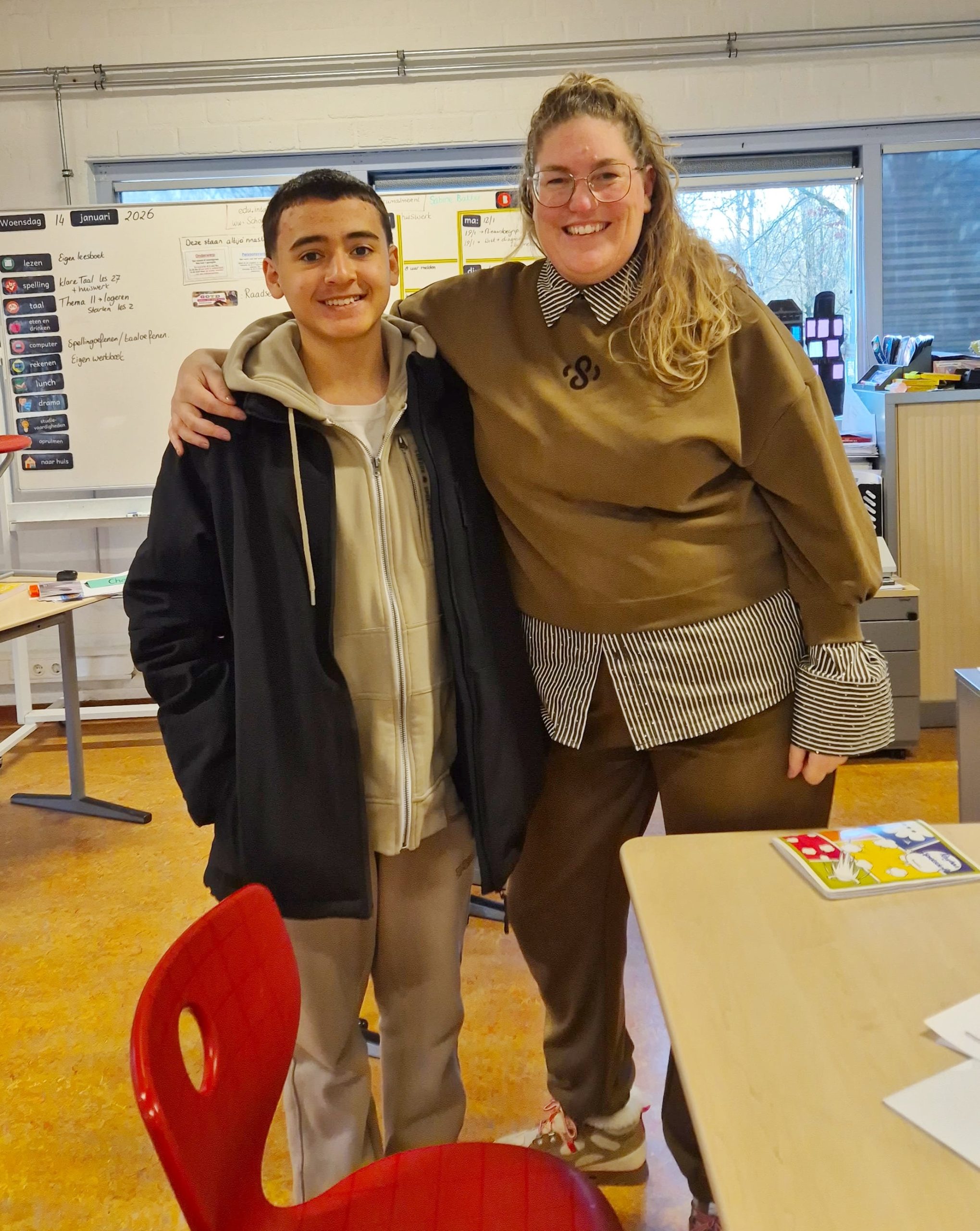 Rayhan Cornelis Van Den Noort Lanjutkan Pendidikan di Belanda Rayhan bersama guru Sabine Bakker