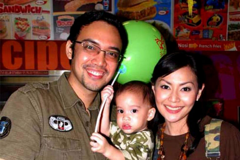 Mualaf, Sandy Tumewu jalankan Ramadhan pertama sandy tumiwa dan tessa kaunang