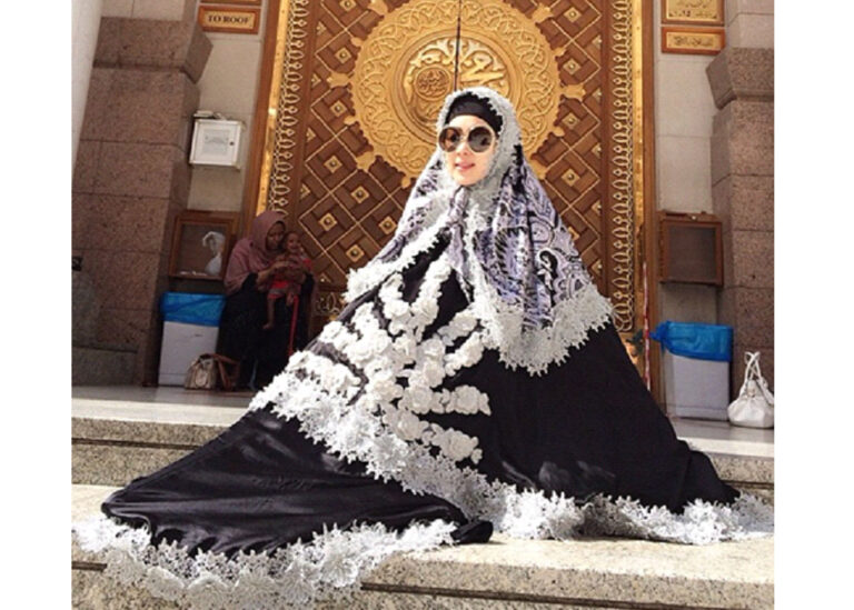 Ke Mekkah, Syahrini Ogah Pulang syahrini ok