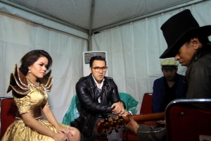 Siti Liza dan Band naif saat latihan bersama sesaat sebelum naik panggung