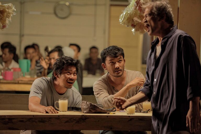 BULAN DI ATAS KUBURAN - Kerasnya Ibu Kota Bulan Di Atas Kuburan 2-ok