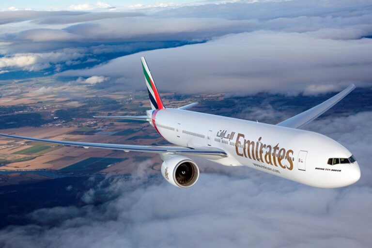 Emirates 777-300ER Air to Air