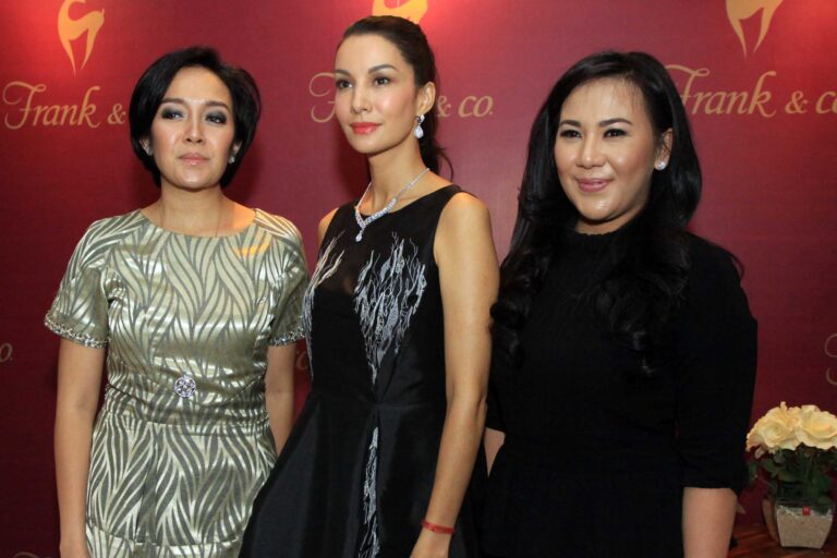 Nadya Hutagalung Sibuk Urus Gajah IMG_9801 - Copy