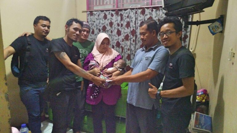 Tattoo Art Never Die Communities Memberikan Dana Bakti Sosialnya Kepada Bayi Kecil Bernama AIDA Fotor_143515485483777