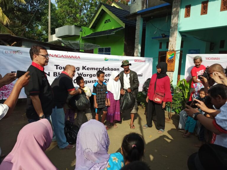 FORWAN Berbagi Sembako Ke Puluhan Anak Yatim dan Warga Tidak Mampu di Desa Ciwaru Sukabumi IMG-20200821-WA0141