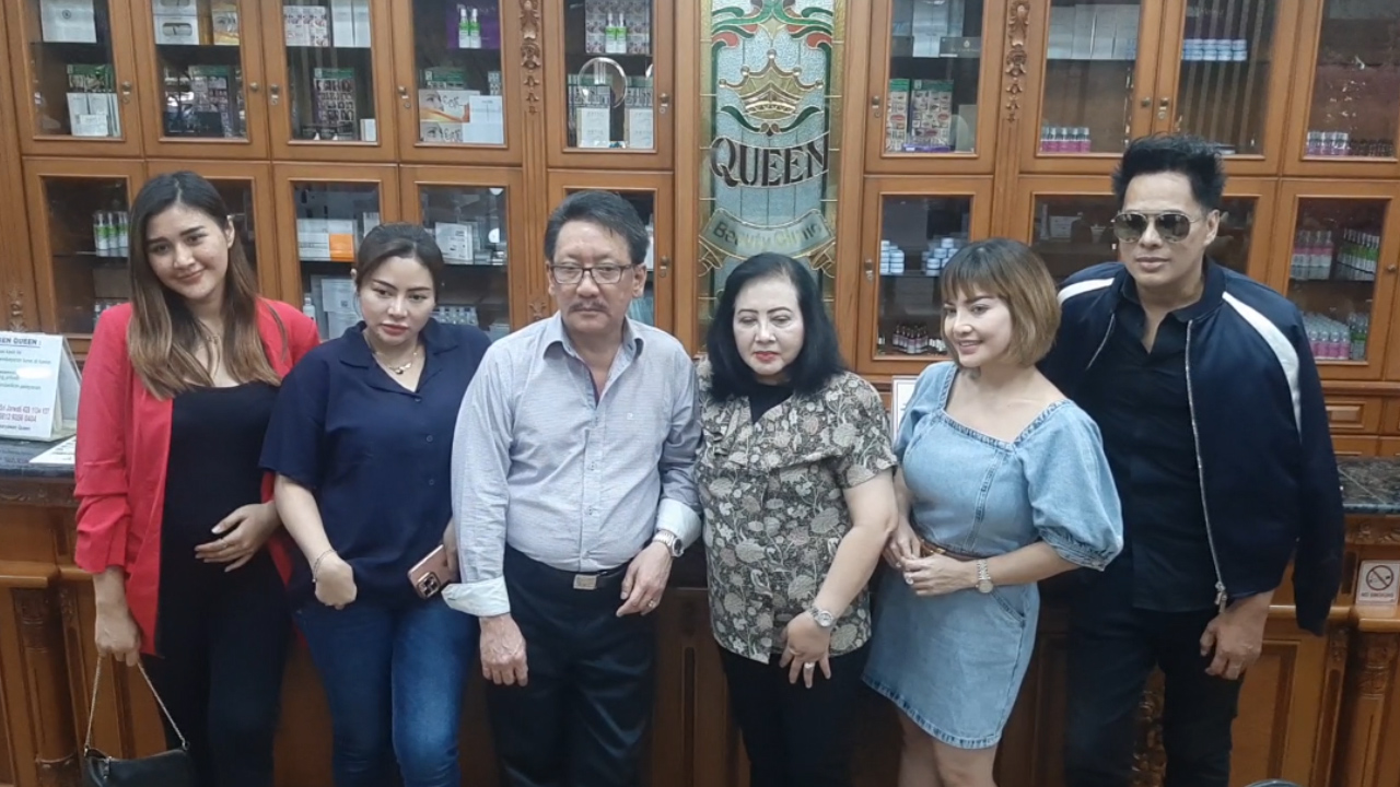 Para Artis Ini Lakukan Perawatan & Oplas Di Queen Plastic Surgery Sunter queen beauty clinic