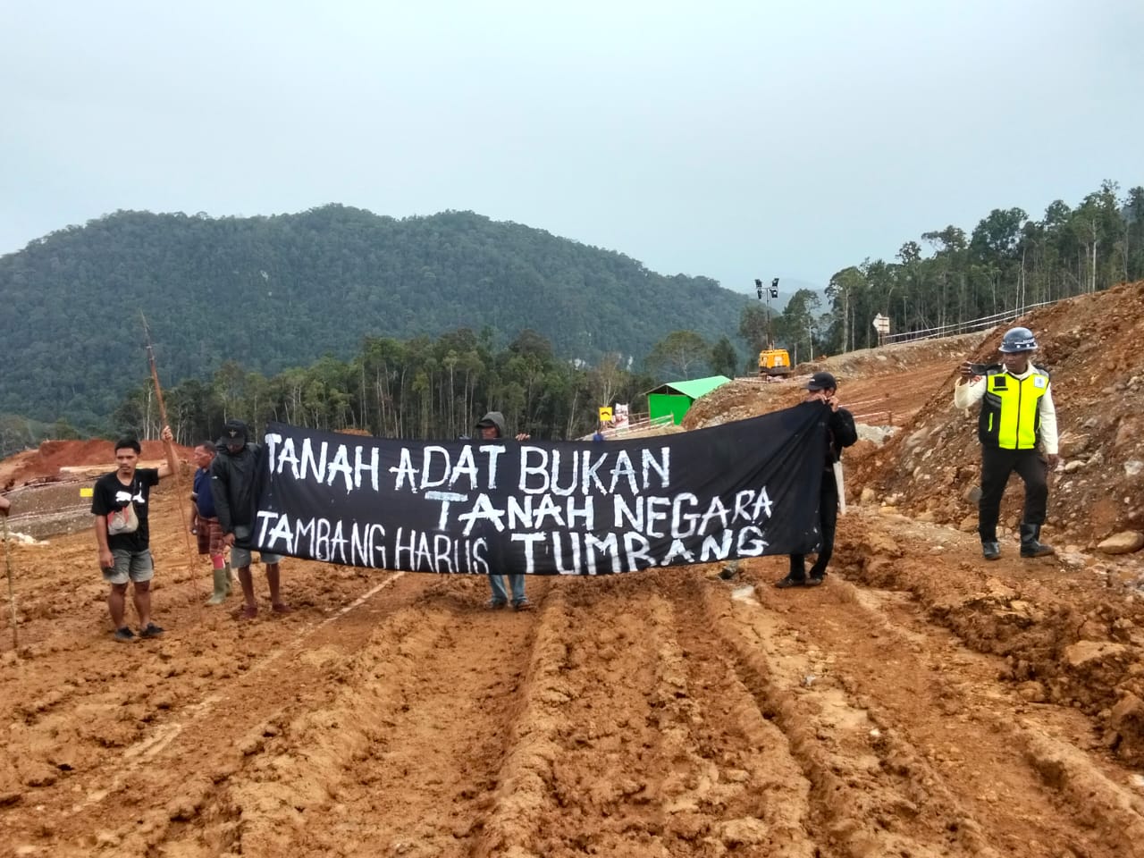 Tanah Tercemar, Suara Ditekan: Jeritan Warga Halmahera Timur Lawan Tambang Nikel Aksi Damai di Halmahera