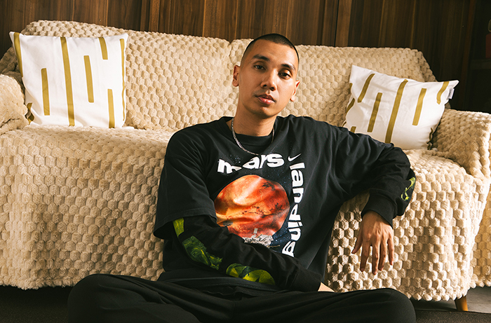 Rayi Putra Tampilkan Sisi Lainnya yang Romantis di Single 'Istriku' Rayi Putra - #04