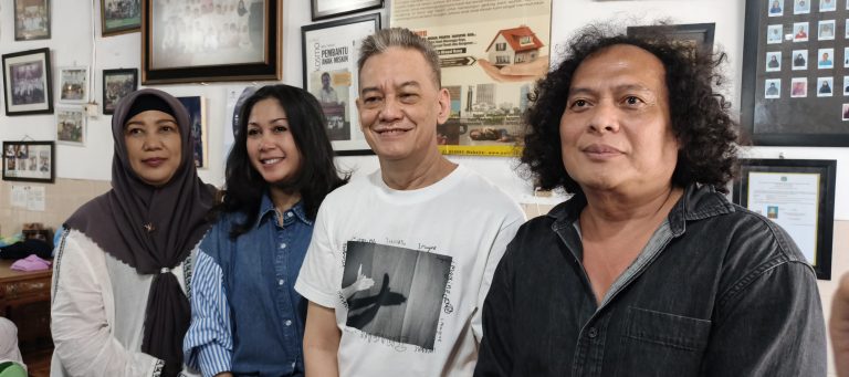 Fariz RM dan Deolipa Yumara