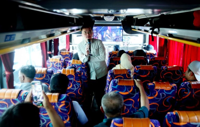 Ditengah Ancaman Resesi Ekonomi, Wong Hang Bersaudara Berangkatkan 600 Karyawan Secara Gratis di Lebaran 2026 IMG-20260318-WA0000