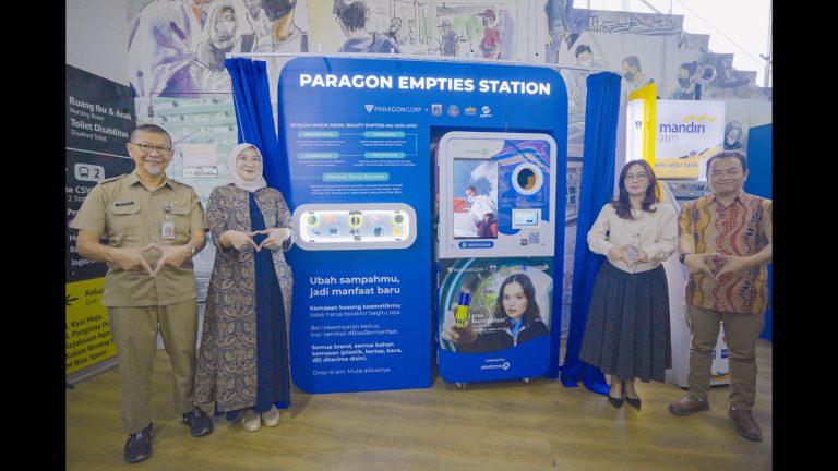 Ubah Sampah Kosmetik Jadi Barang Berguna! ParagonCorp Gandeng DLH Jakarta Luncurkan 'Smart Drop Box' di Halte CSW Paragon Smart Drop Box
