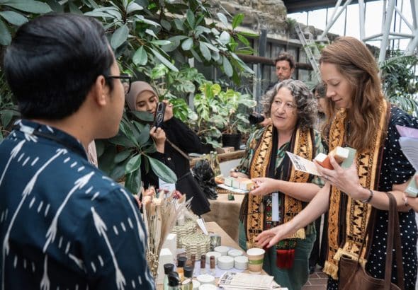 Menembus London, ParagonCorp Bawa Kisah Petani Nilam Sulawesi ke Panggung Dunia ParagonCorp Tembus London