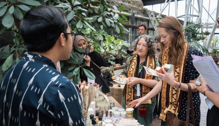 Menembus London, ParagonCorp Bawa Kisah Petani Nilam Sulawesi ke Panggung Dunia ParagonCorp Tembus London