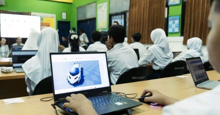 Belajar Bikin Game Sekarang Masuk Sekolah! Roblox dan Ruangguru Resmi Luncurkan Program Nasional untuk Siswa Indonesia 1002077670
