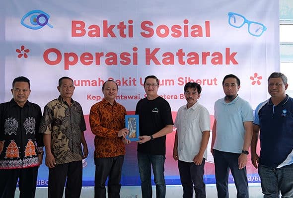 BCA Pulihkan Harapan 107 Warga Mentawai Lewat Operasi Katarak Gratis Foto 3 - Baksos Operasi Katarak BCA di Mentawai