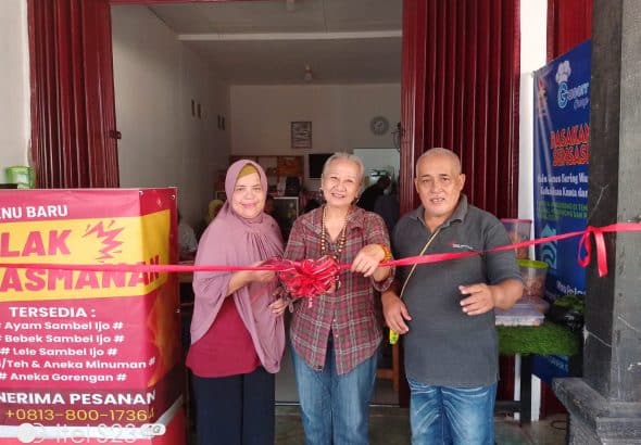 Yatti Surachman Resmikan Kedai Seblak dan Ayam Penyet Gacorr di Cipayung, Akui Langsung Jatuh Hati dengan Rasanya IMG-20260704-WA0030