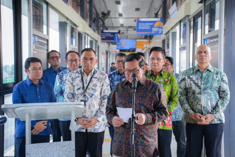 Kado Spesial Disabilitas di HUT ke-499 Jakarta, ParagonCorp Revitalisasi Halte Swadarma Pramono Anum
