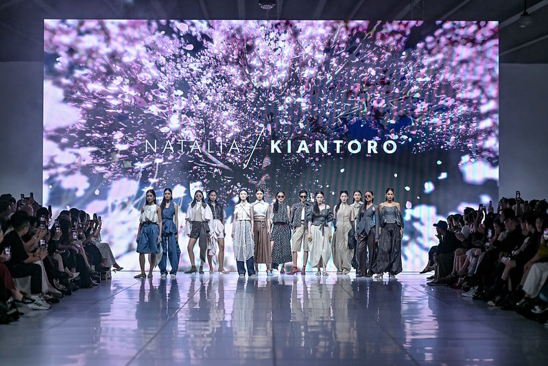 Bukan Sekadar Fashion! Natalia Kiantoro Ubah Fenomena Gerhana Bulan Jadi Koleksi SYZYGY di JFW 2027 54893243547 866d8d318c c